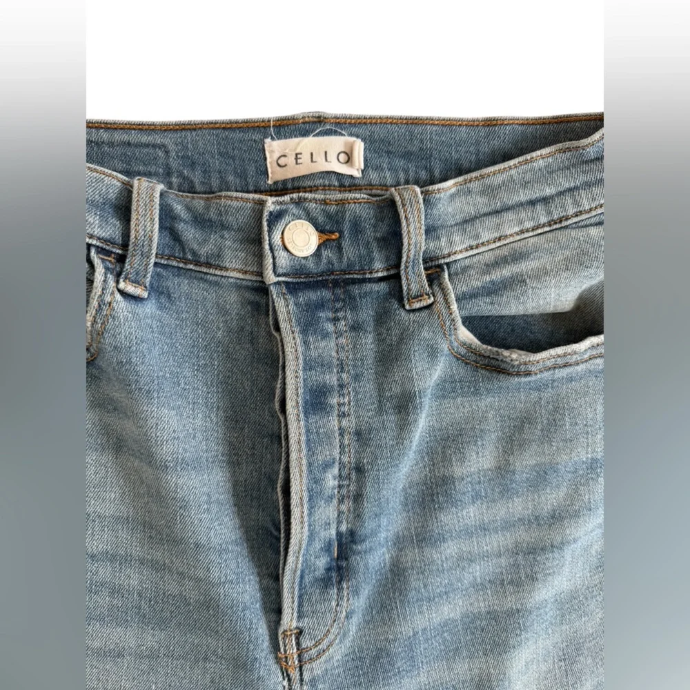 Cello High Rise Straight Leg Jeans Juniors 9 Light Wash Button Fly Y2K